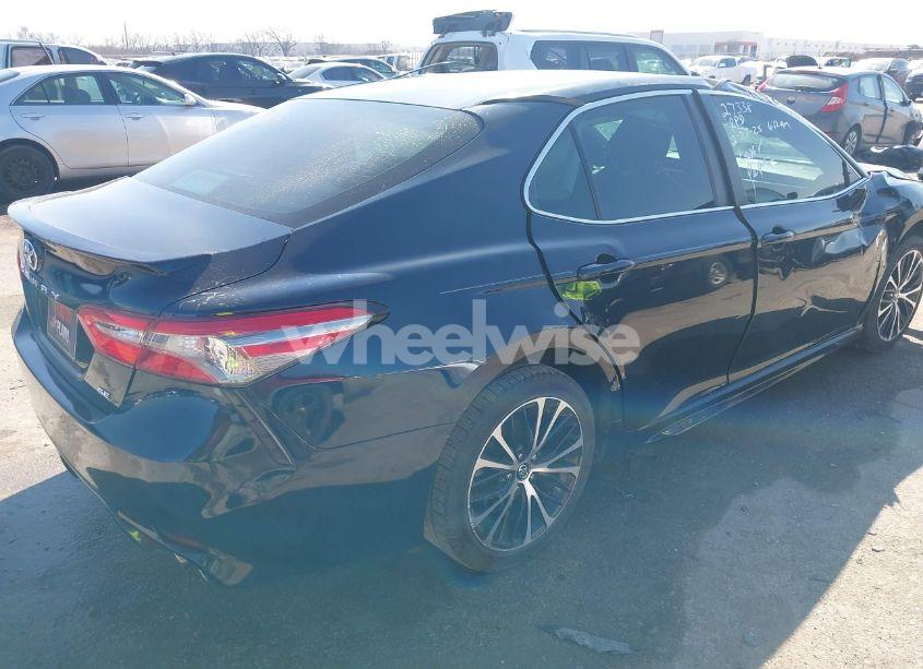 Photo 4 of 2018 Toyota Camry SE (VIN 4T1B11HK4JU675082)