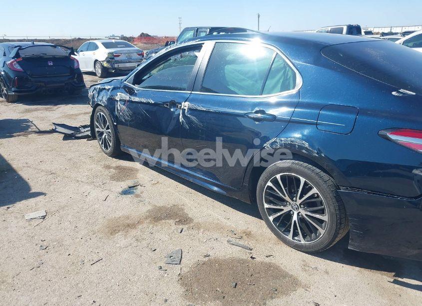 Photo 6 of 2018 Toyota Camry SE (VIN 4T1B11HK4JU675082)