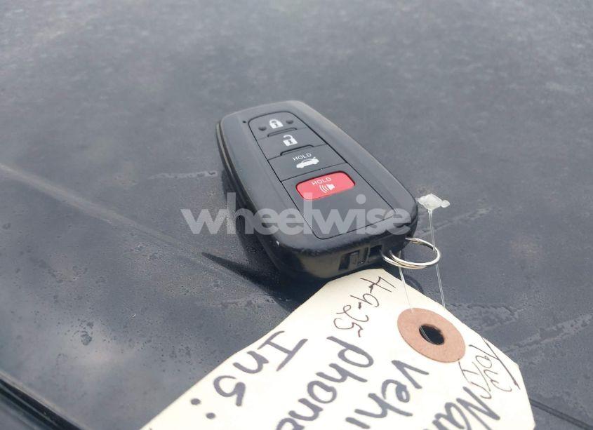 Photo 11 of 2018 Toyota Camry LE (VIN 4T1B11HK4JU676037)