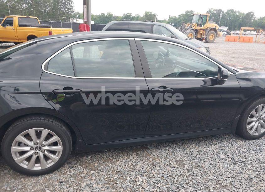 Photo 14 of 2018 Toyota Camry LE (VIN 4T1B11HK4JU676037)