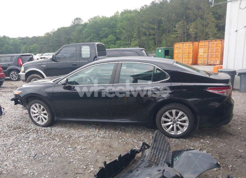 Photo 15 of 2018 Toyota Camry LE (VIN 4T1B11HK4JU676037)
