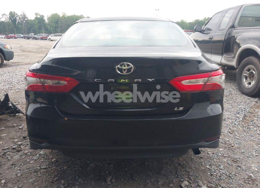 Photo 17 of 2018 Toyota Camry LE (VIN 4T1B11HK4JU676037)