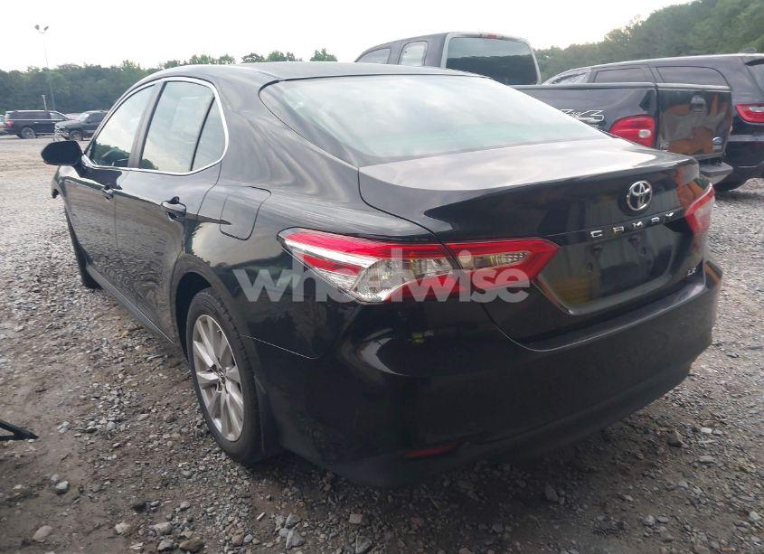 Photo 3 of 2018 Toyota Camry LE (VIN 4T1B11HK4JU676037)