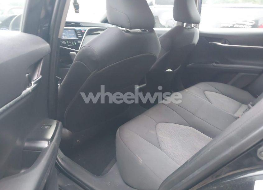 Photo 8 of 2018 Toyota Camry LE (VIN 4T1B11HK4JU676037)