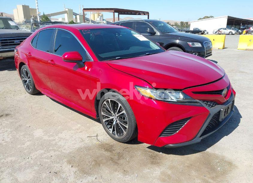 2019 Toyota Camry SE (VIN 4T1B11HK4KU161797) main photo