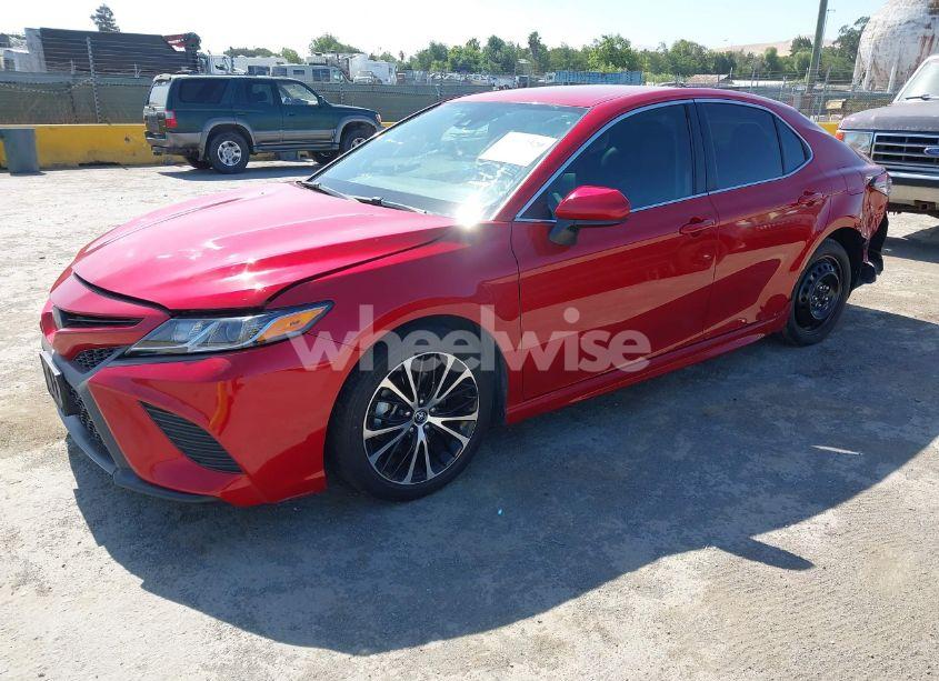 Photo 2 of 2019 Toyota Camry SE (VIN 4T1B11HK4KU161797)