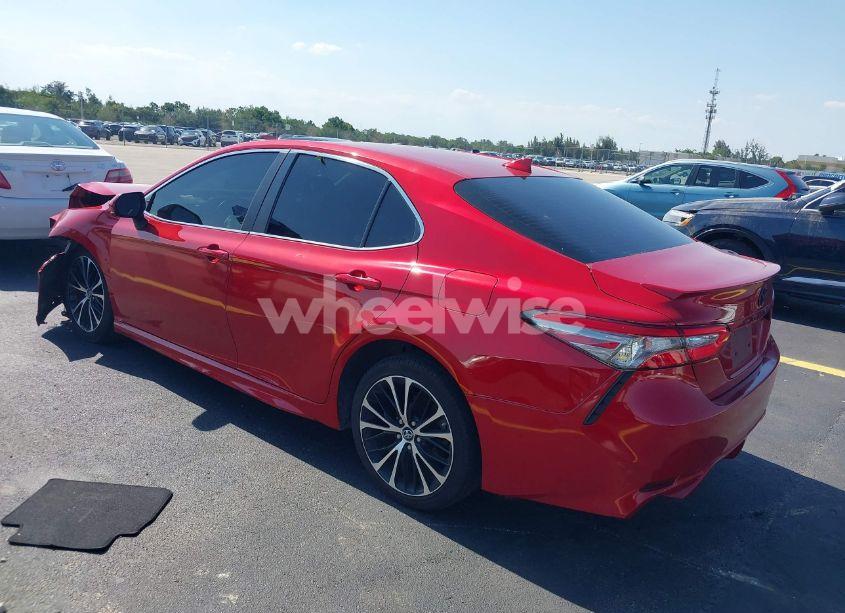 Photo 3 of 2019 Toyota Camry SE (VIN 4T1B11HK4KU168863)