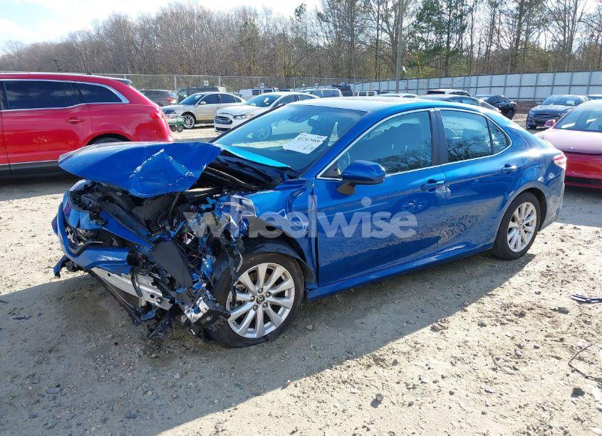 Photo 2 of 2019 Toyota Camry LE (VIN 4T1B11HK4KU175733)