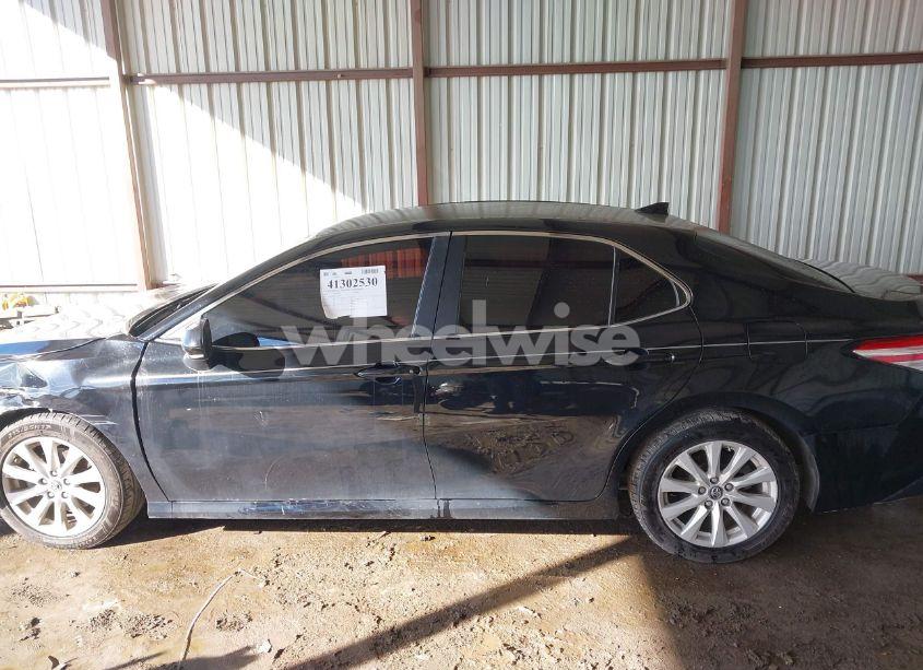 Photo 14 of 2019 Toyota Camry LE (VIN 4T1B11HK4KU176235)