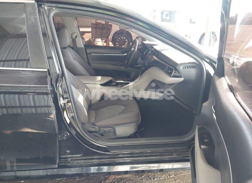 Photo 5 of 2019 Toyota Camry LE (VIN 4T1B11HK4KU176235)