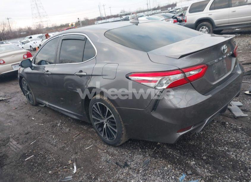 Photo 3 of 2019 Toyota Camry SE (VIN 4T1B11HK4KU180561)