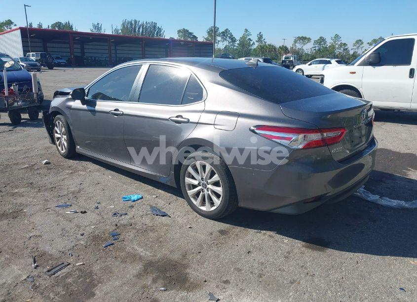 Photo 3 of 2019 Toyota Camry LE (VIN 4T1B11HK4KU184304)
