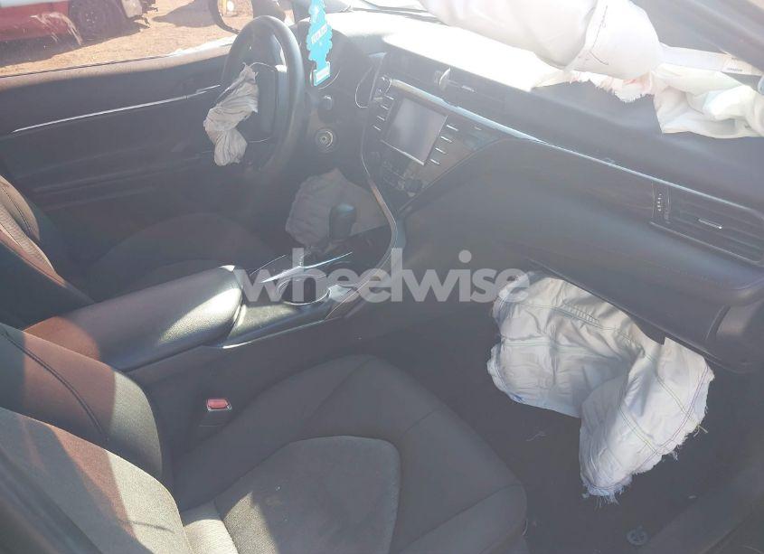 Photo 5 of 2019 Toyota Camry LE (VIN 4T1B11HK4KU184304)