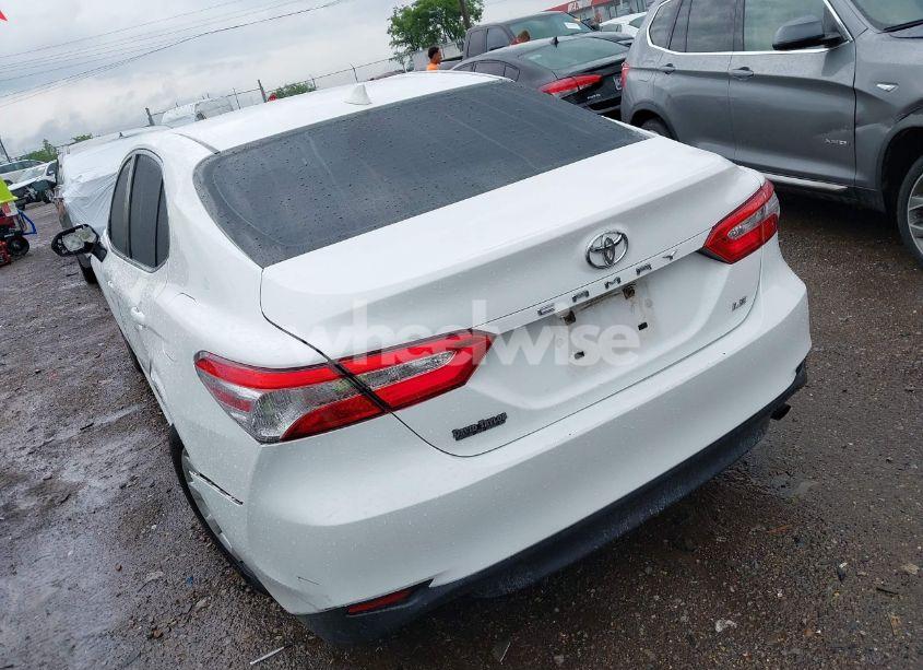 Photo 3 of 2019 Toyota Camry LE (VIN 4T1B11HK4KU192631)