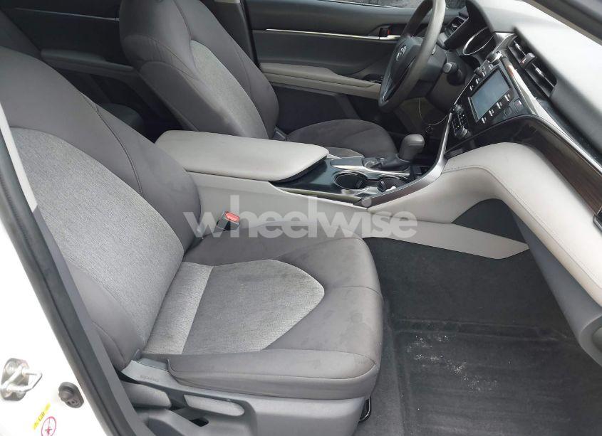 Photo 5 of 2019 Toyota Camry LE (VIN 4T1B11HK4KU192631)