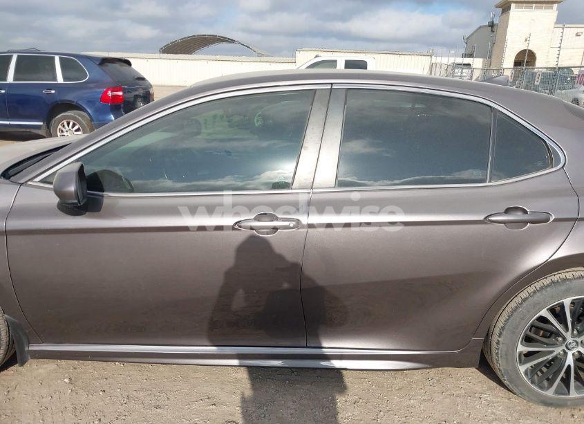 Photo 14 of 2019 Toyota Camry SE (VIN 4T1B11HK4KU214580)