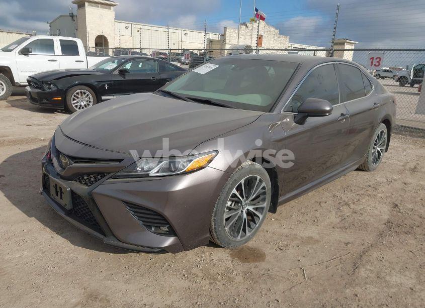 Photo 2 of 2019 Toyota Camry SE (VIN 4T1B11HK4KU214580)