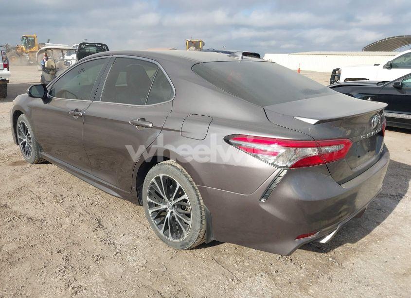 Photo 3 of 2019 Toyota Camry SE (VIN 4T1B11HK4KU214580)