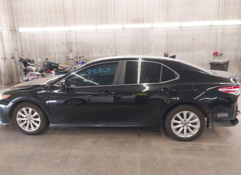 Photo 15 of 2019 Toyota Camry LE (VIN 4T1B11HK4KU232223)
