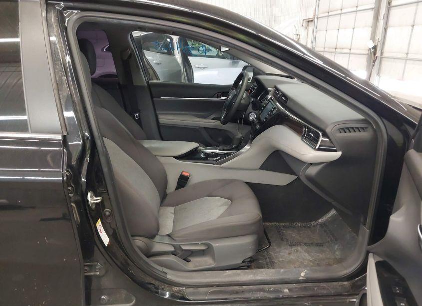 Photo 5 of 2019 Toyota Camry LE (VIN 4T1B11HK4KU232223)