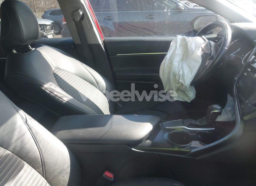 Photo 5 of 2019 Toyota Camry SE (VIN 4T1B11HK4KU247661)