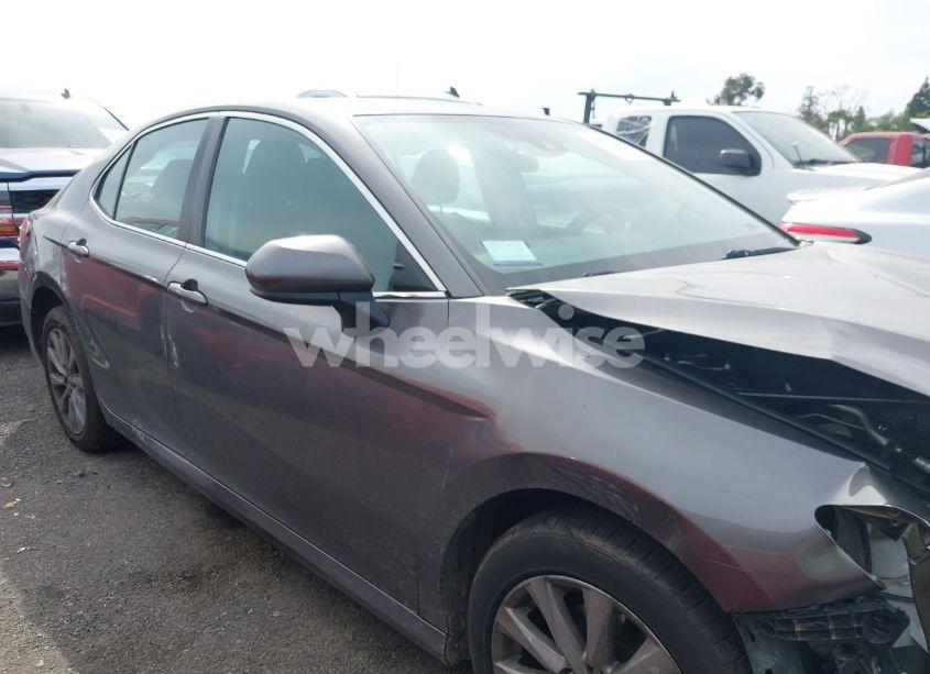 Photo 13 of 2019 Toyota Camry LE (VIN 4T1B11HK4KU254853)