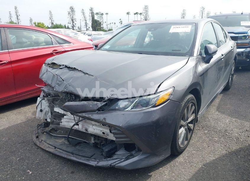 Photo 2 of 2019 Toyota Camry LE (VIN 4T1B11HK4KU254853)