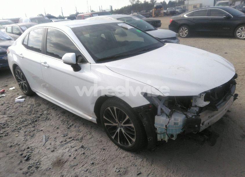 2019 Toyota Camry SE (VIN 4T1B11HK4KU262676) main photo