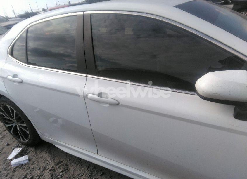 Photo 13 of 2019 Toyota Camry SE (VIN 4T1B11HK4KU262676)