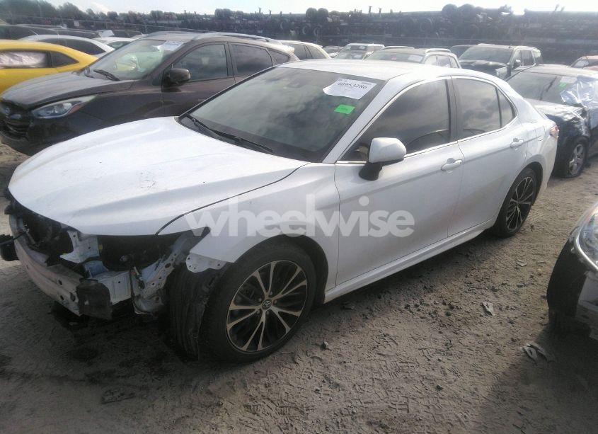 Photo 2 of 2019 Toyota Camry SE (VIN 4T1B11HK4KU262676)