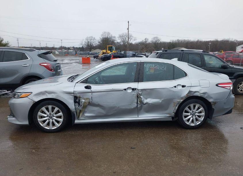 Photo 14 of 2019 Toyota Camry LE (VIN 4T1B11HK4KU263651)