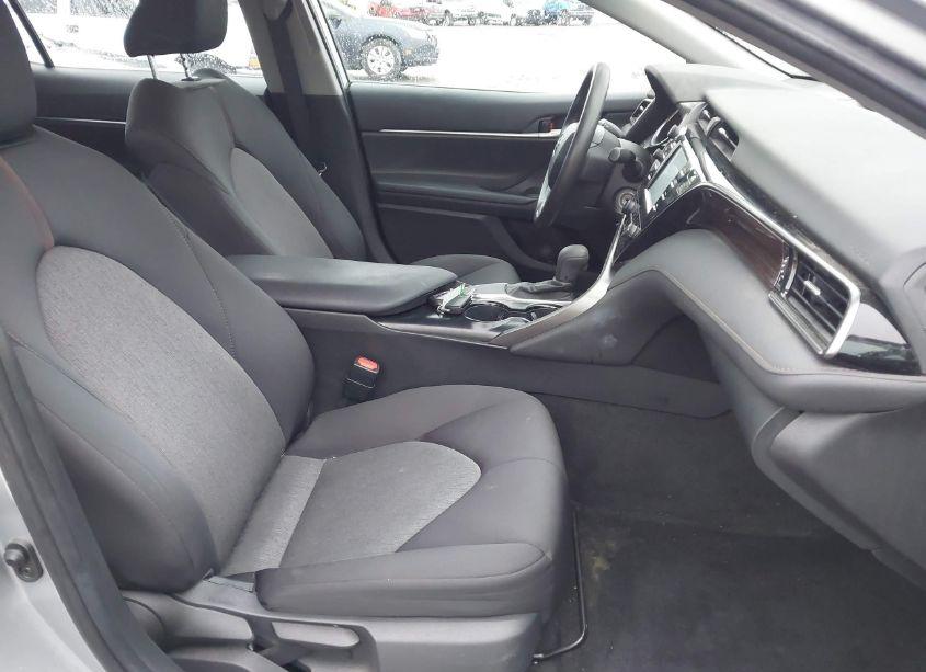 Photo 5 of 2019 Toyota Camry LE (VIN 4T1B11HK4KU263651)