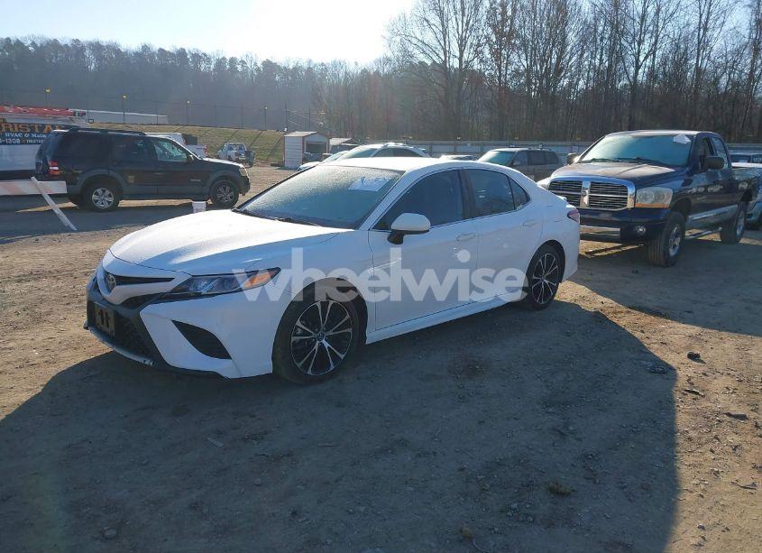 Photo 2 of 2019 Toyota Camry SE (VIN 4T1B11HK4KU270535)