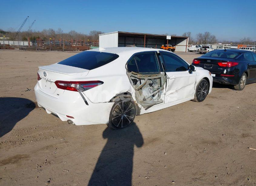 Photo 4 of 2019 Toyota Camry SE (VIN 4T1B11HK4KU270535)