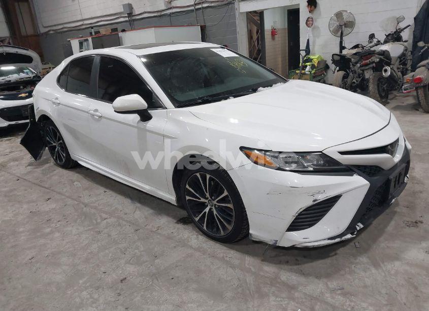 2019 Toyota Camry SE (VIN 4T1B11HK4KU280191) main photo
