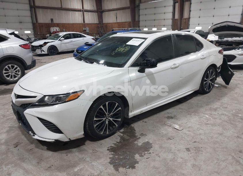 Photo 2 of 2019 Toyota Camry SE (VIN 4T1B11HK4KU280191)