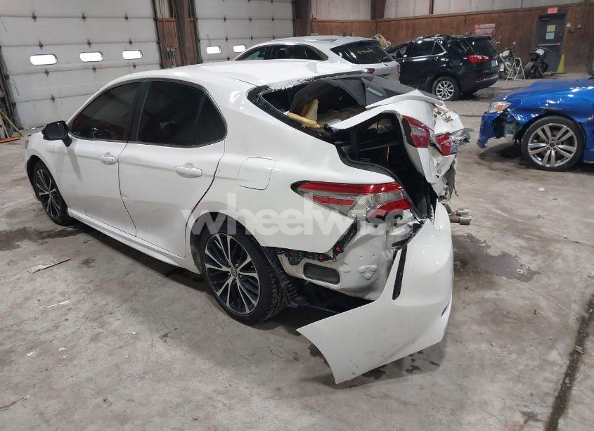 Photo 3 of 2019 Toyota Camry SE (VIN 4T1B11HK4KU280191)