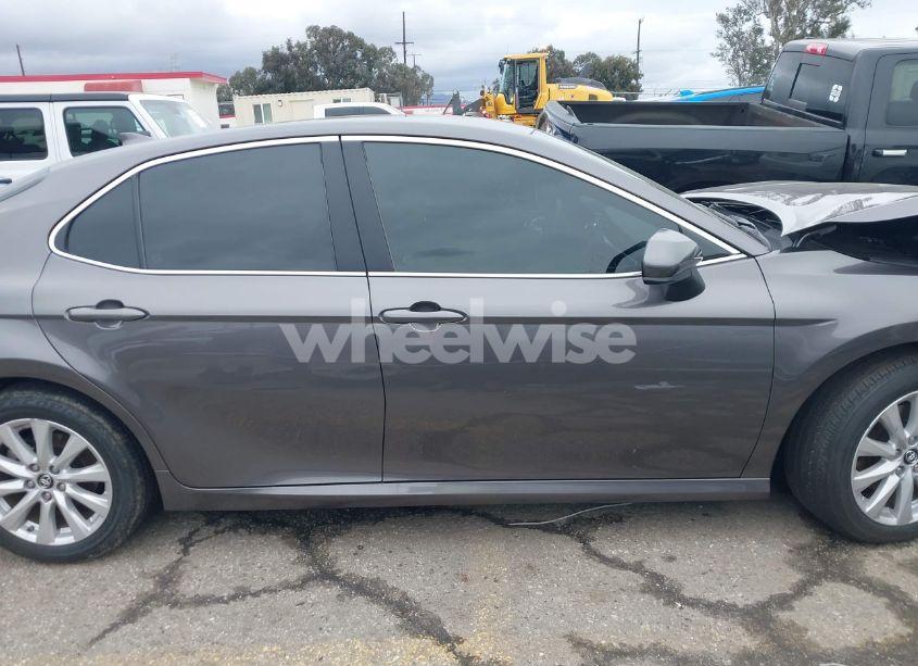 Photo 13 of 2019 Toyota Camry LE (VIN 4T1B11HK4KU281213)