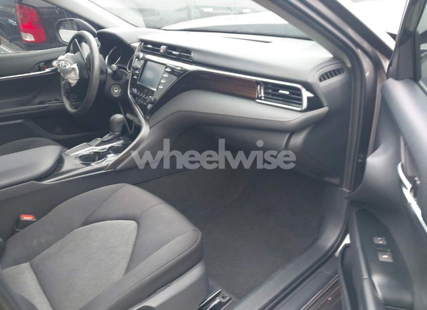 Photo 5 of 2019 Toyota Camry LE (VIN 4T1B11HK4KU281213)