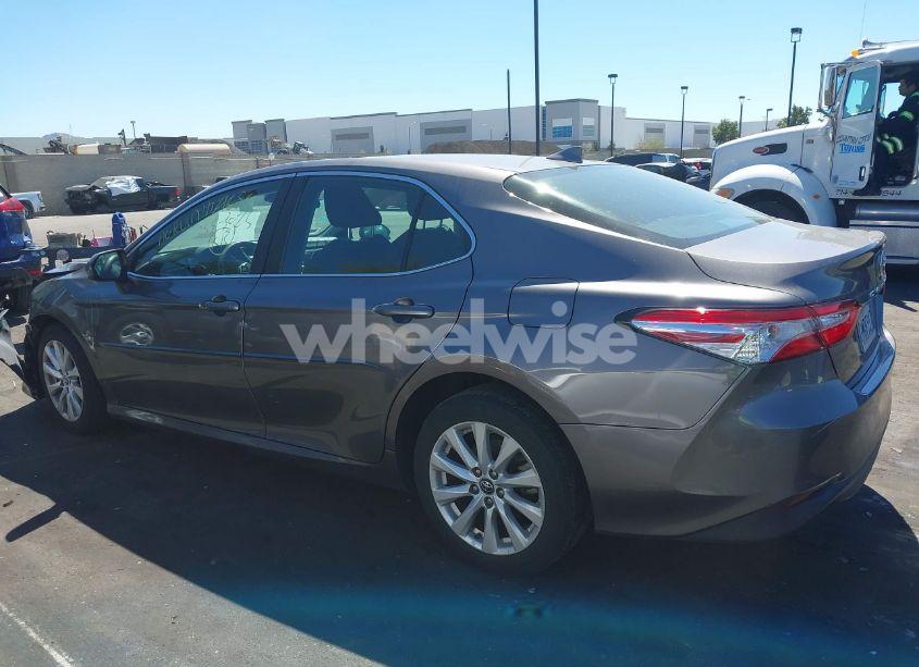 Photo 14 of 2019 Toyota Camry LE (VIN 4T1B11HK4KU288503)
