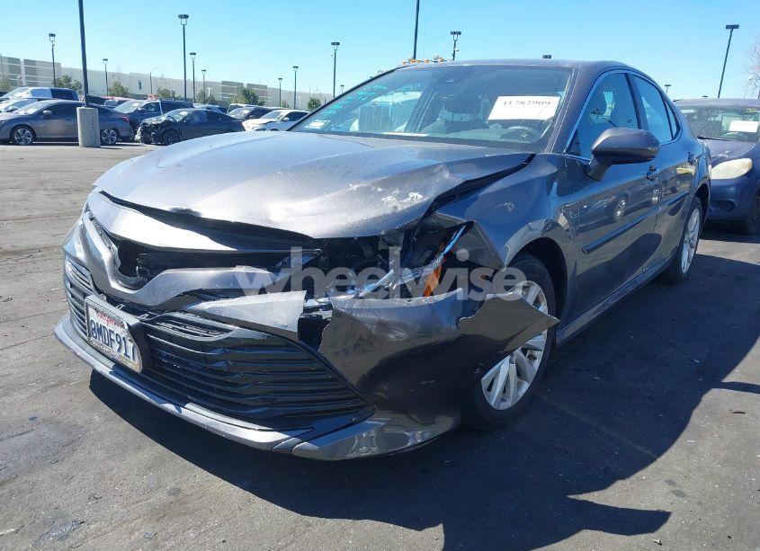 Photo 2 of 2019 Toyota Camry LE (VIN 4T1B11HK4KU288503)