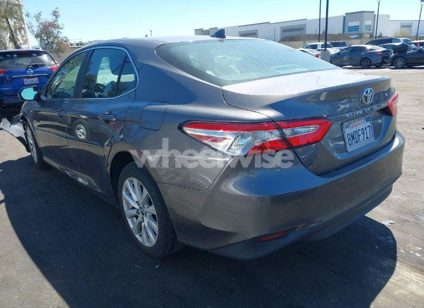 Photo 3 of 2019 Toyota Camry LE (VIN 4T1B11HK4KU288503)