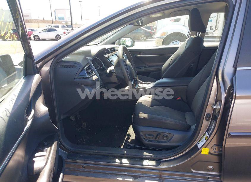 Photo 5 of 2019 Toyota Camry LE (VIN 4T1B11HK4KU288503)