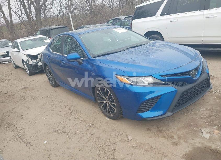 2019 Toyota Camry SE (VIN 4T1B11HK4KU297864) main photo
