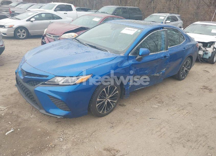 Photo 2 of 2019 Toyota Camry SE (VIN 4T1B11HK4KU297864)
