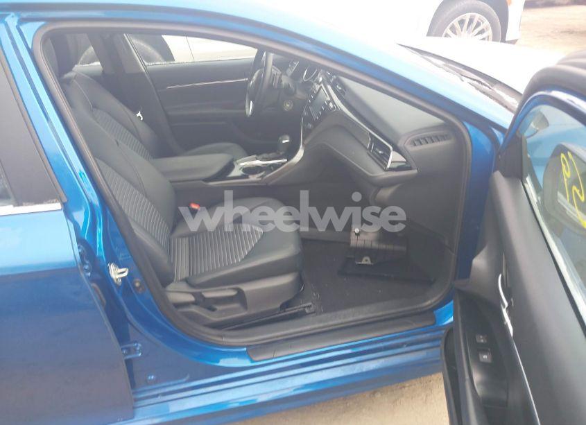 Photo 5 of 2019 Toyota Camry SE (VIN 4T1B11HK4KU297864)