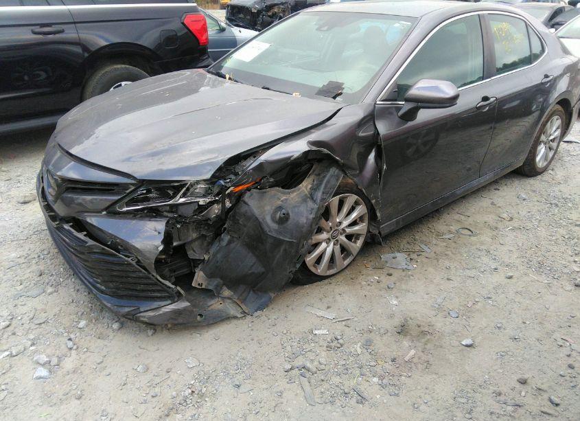 Photo 2 of 2019 Toyota Camry LE (VIN 4T1B11HK4KU689422)