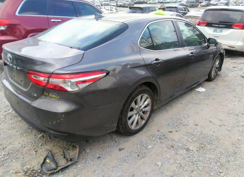 Photo 4 of 2019 Toyota Camry LE (VIN 4T1B11HK4KU689422)