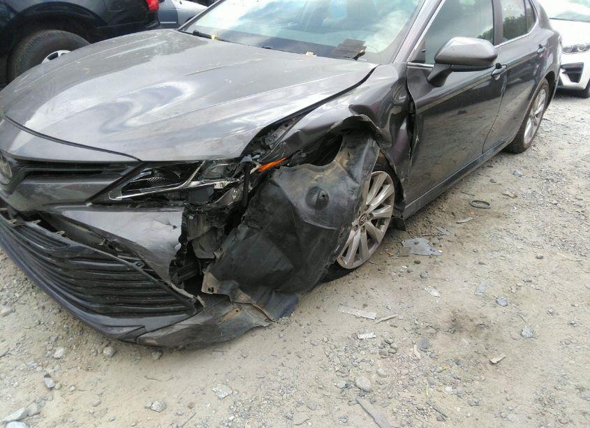 Photo 6 of 2019 Toyota Camry LE (VIN 4T1B11HK4KU689422)