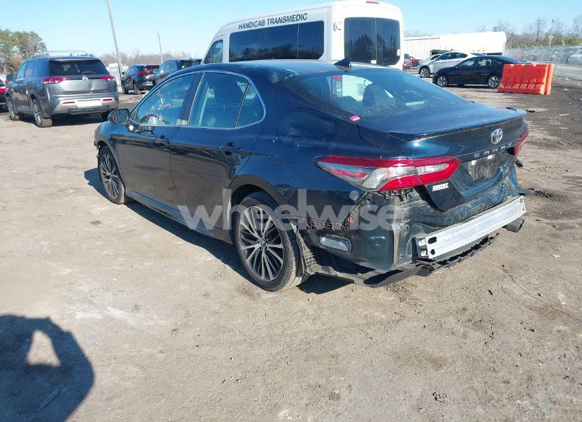 Photo 3 of 2019 Toyota Camry SE (VIN 4T1B11HK4KU692756)